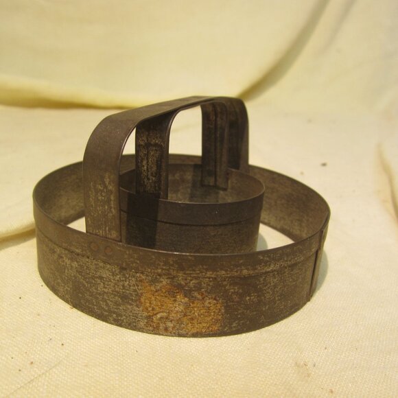 VTG DBLE COOKIE/DONUT PRESS, METAL W/HANDLE - Picture 4 of 5